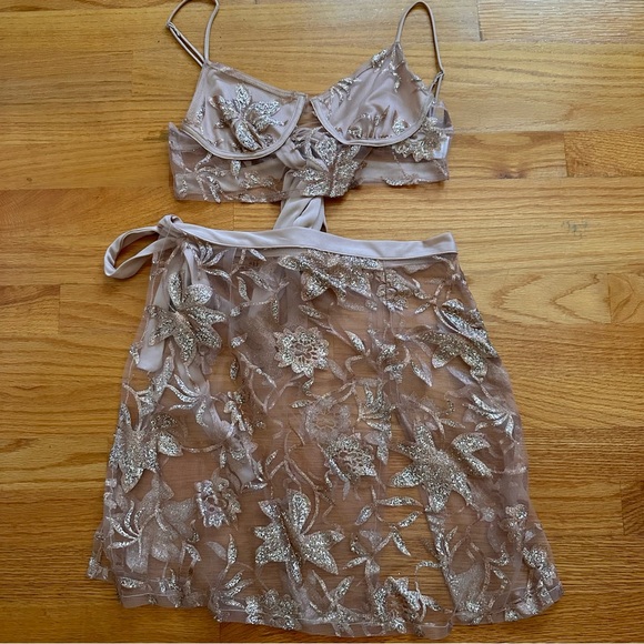 Lucy in the Sky Party Girl Glitter Mesh Set in Gold - Picture 5 of 10